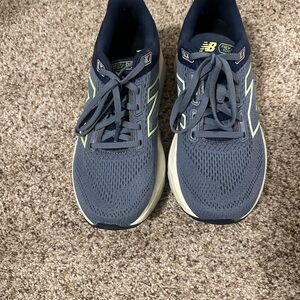 New Balance Women’s 860 Running Shoes